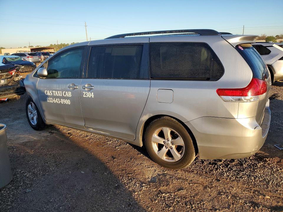 2014 Toyota Sienna le 8-passenger
