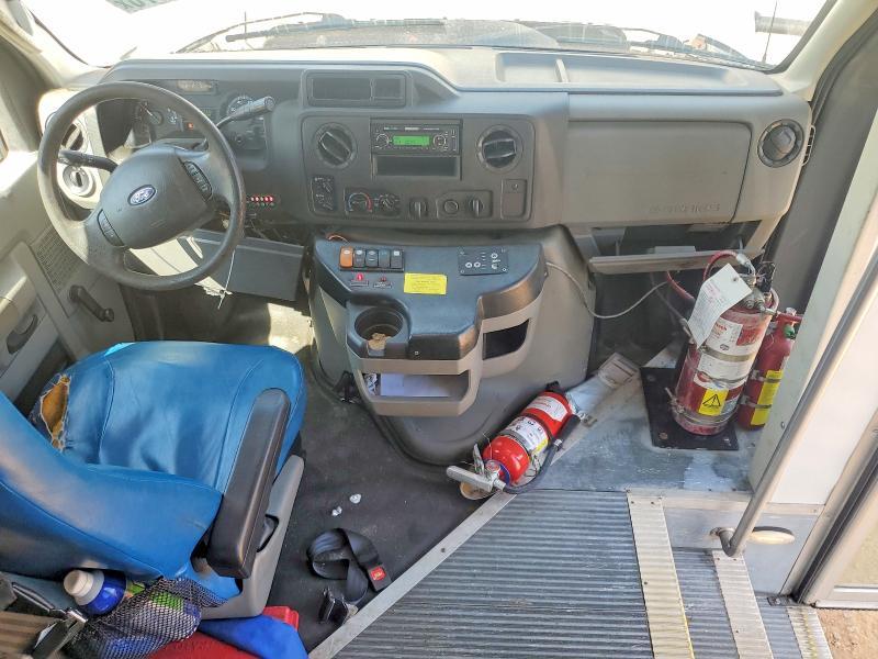 2016 Ford Econoline E350 Super Duty Cutaway van