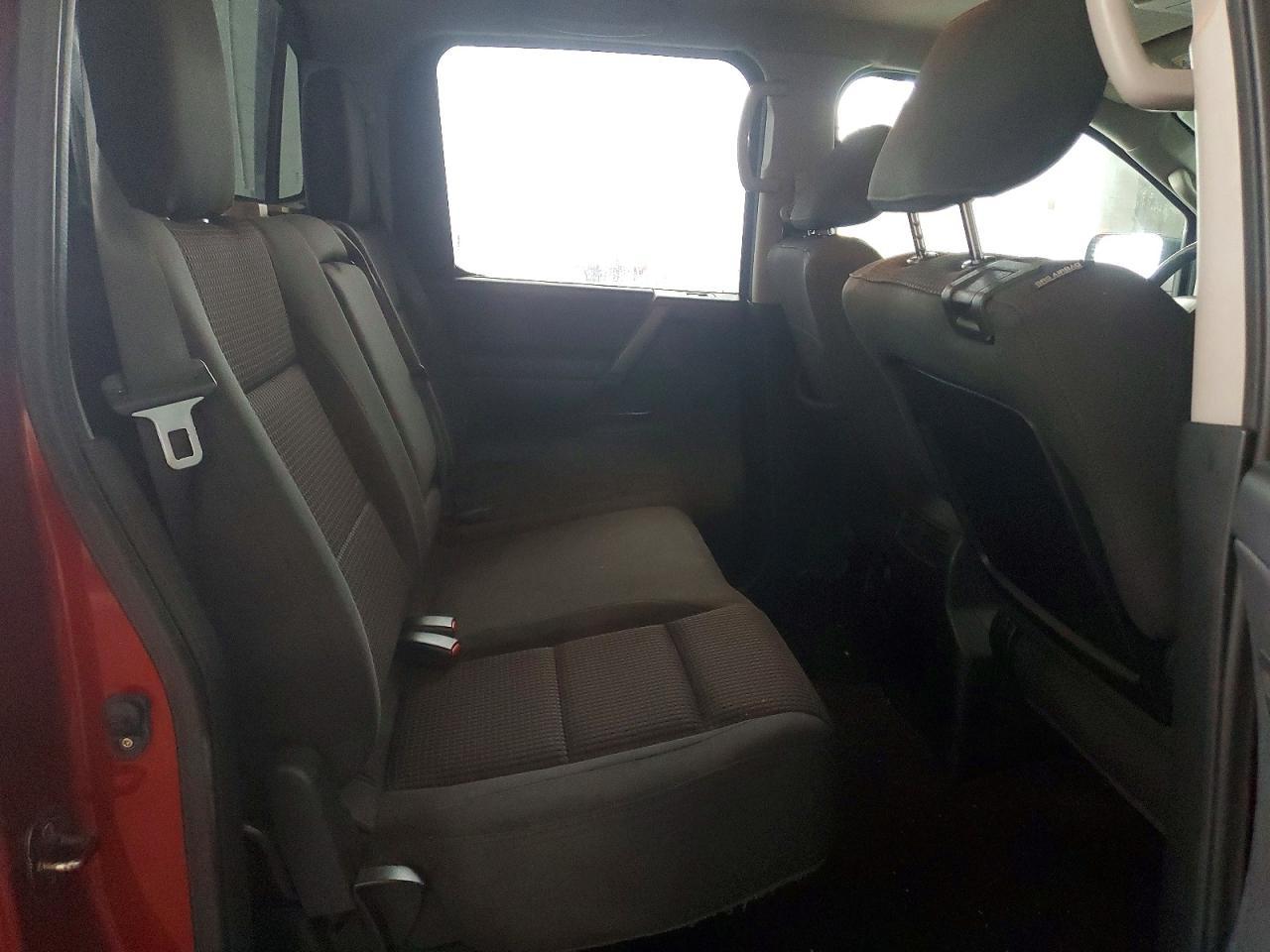 2014 Nissan Titan SV