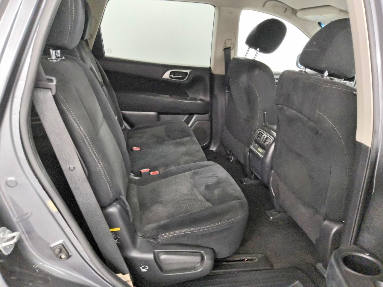 2016 Nissan Pathfinder s