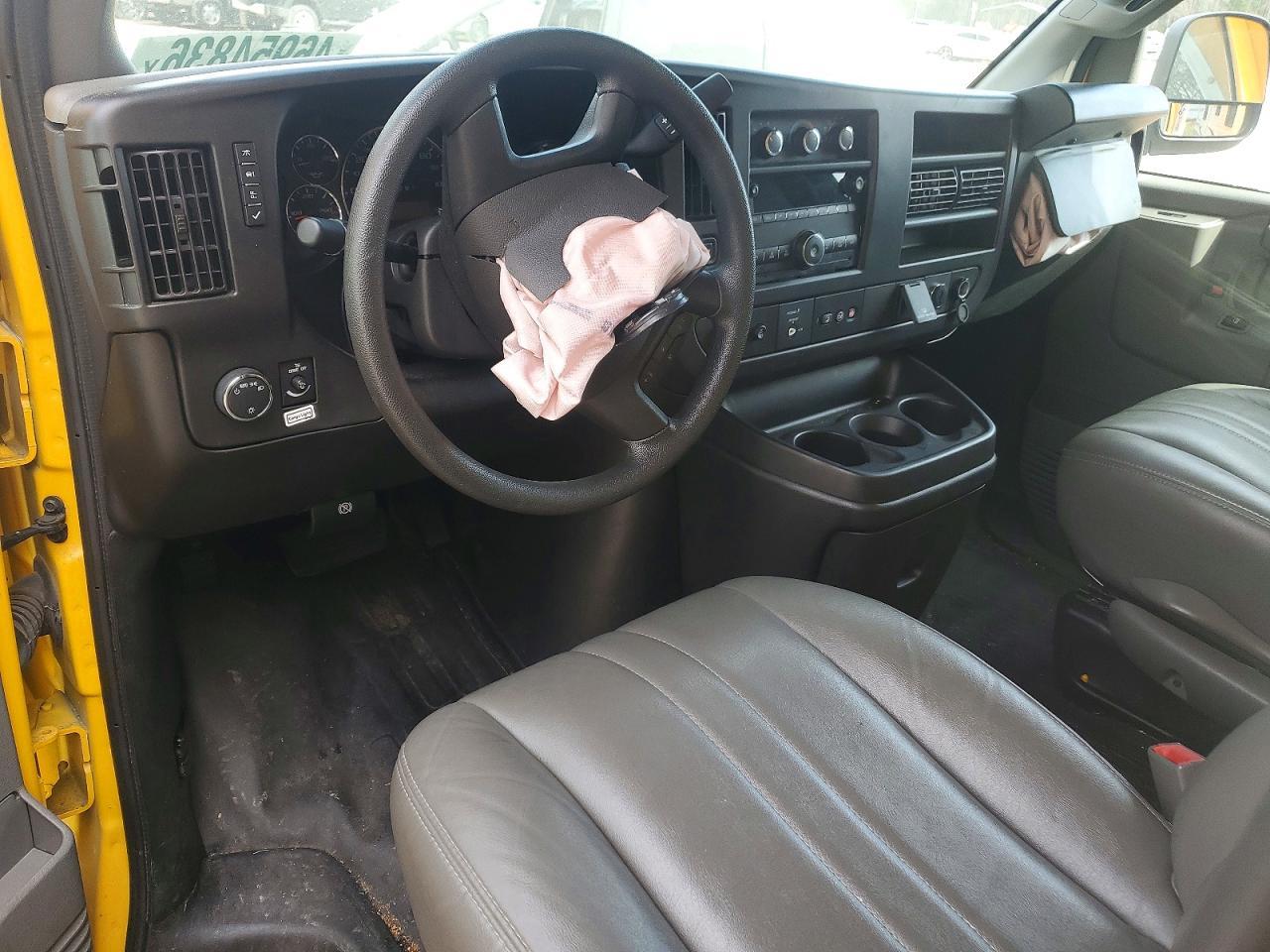 2023 GMC Savana BOX Truck