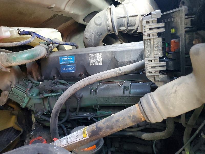 2014 Volvo Vnl Semi Truck