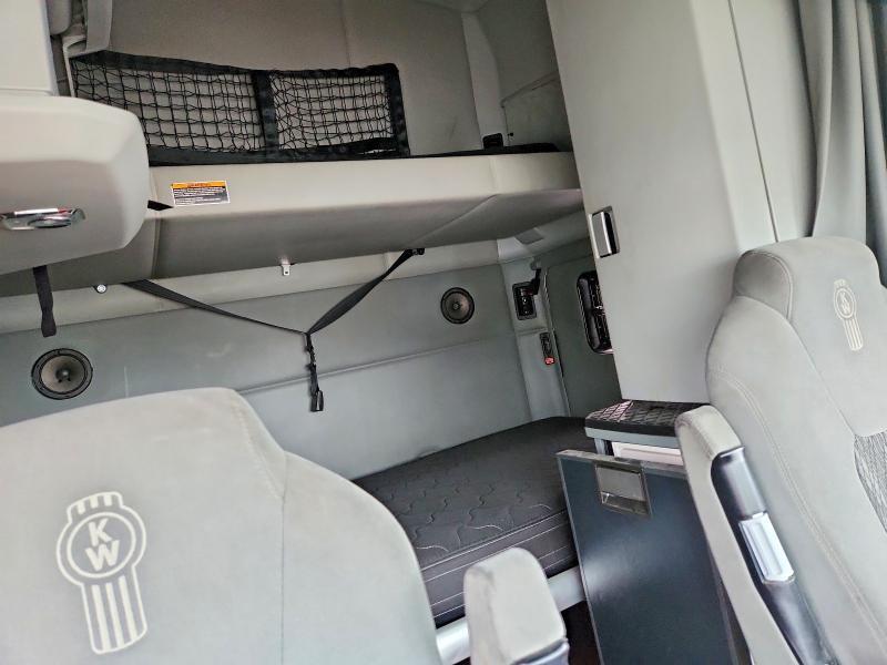 2020 Kenworth T680 Semi Truck