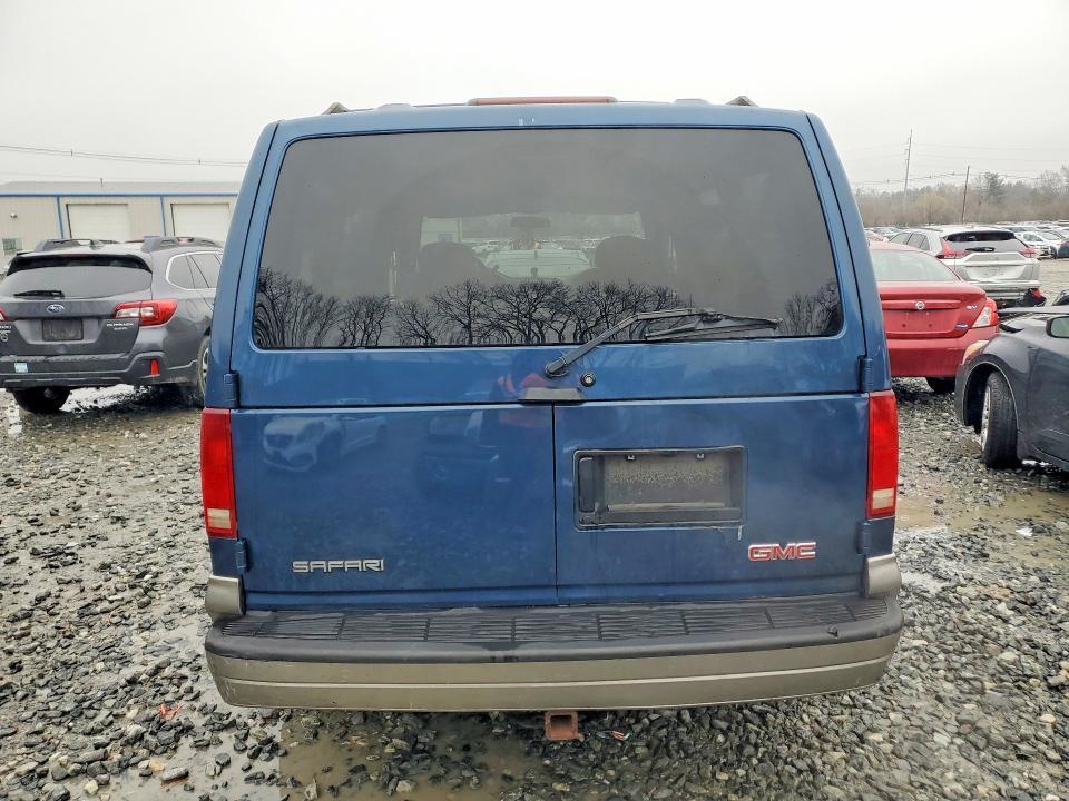 2005 GMC Safari XT