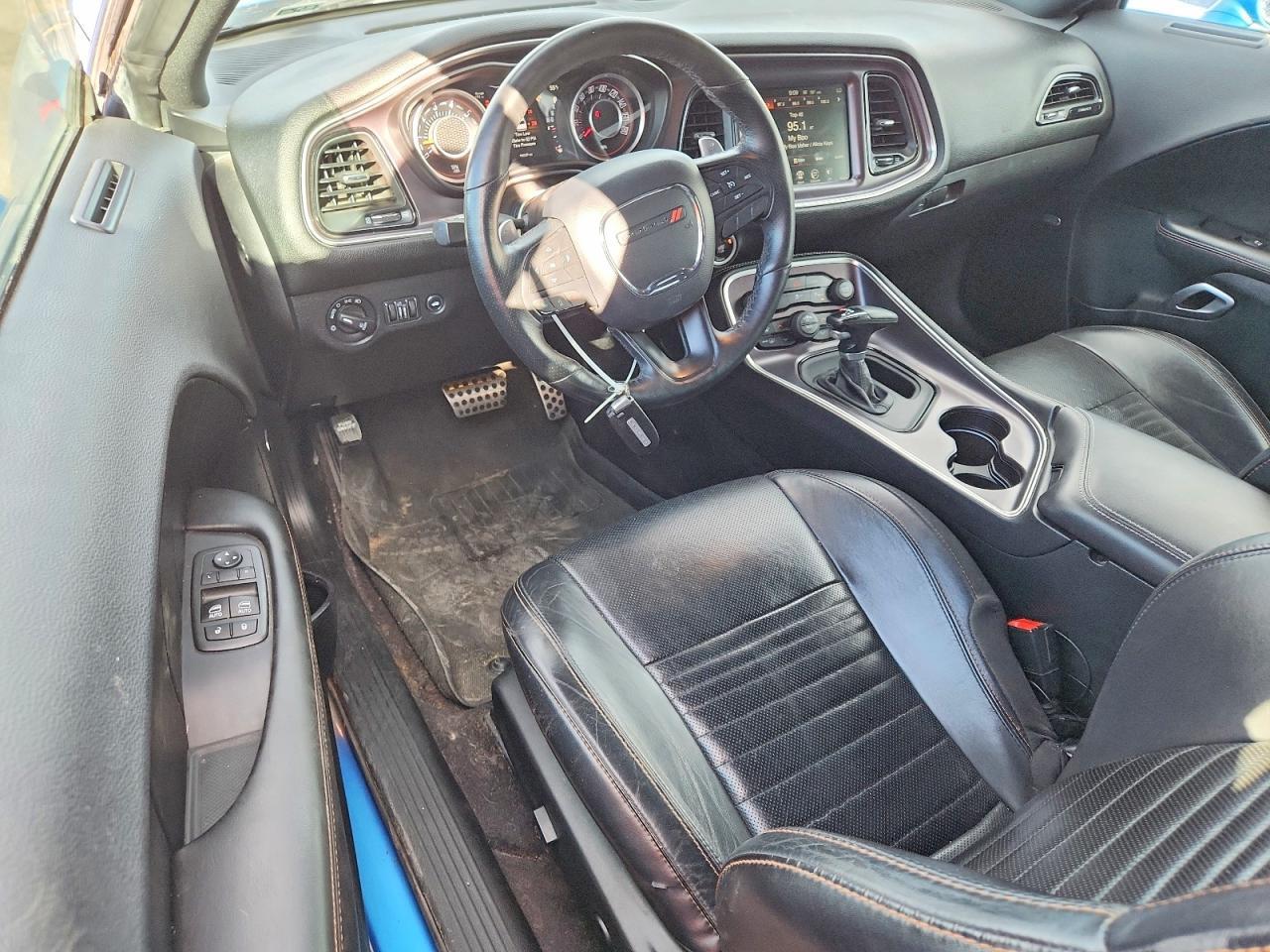 2016 Dodge Challenger r