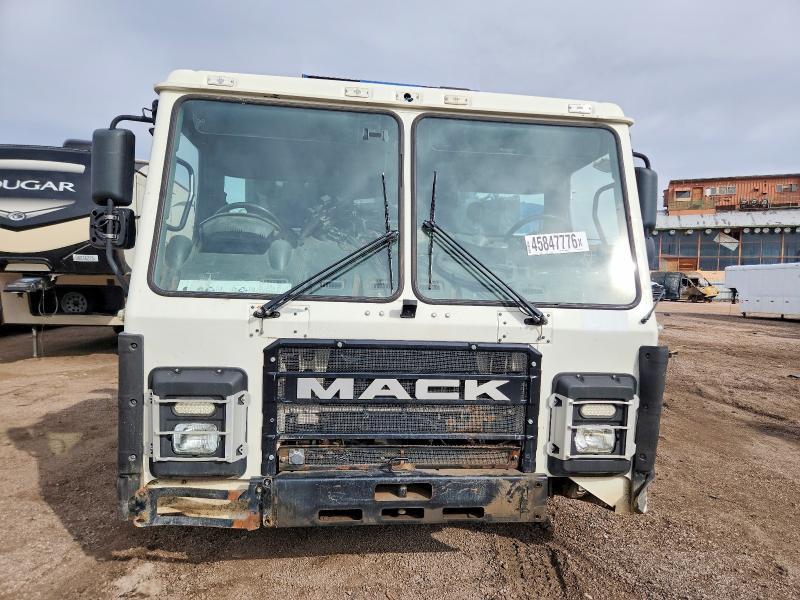 2016 Mack LR613 Refuse Truck
