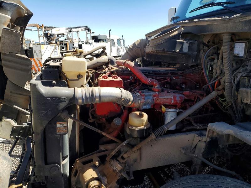 2017 Peterbilt 579 Semi Truck