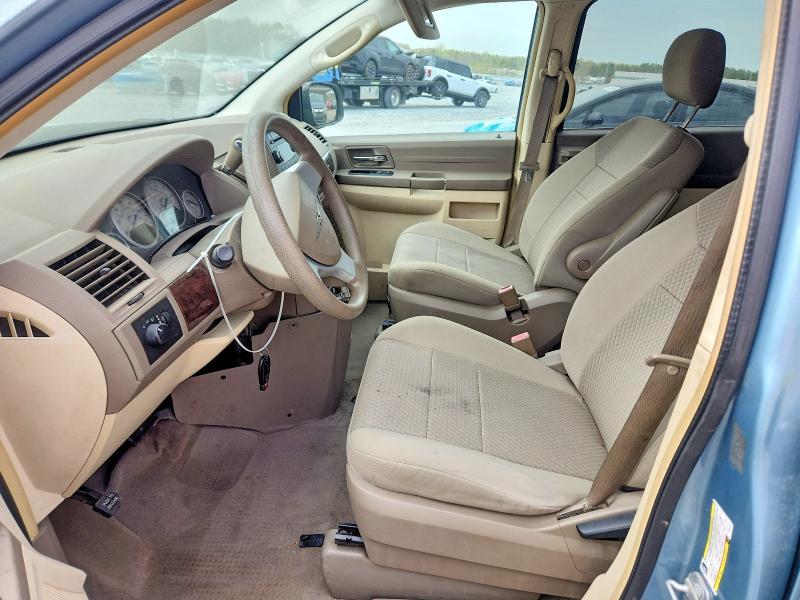 2010 Chrysler Town & Country lx