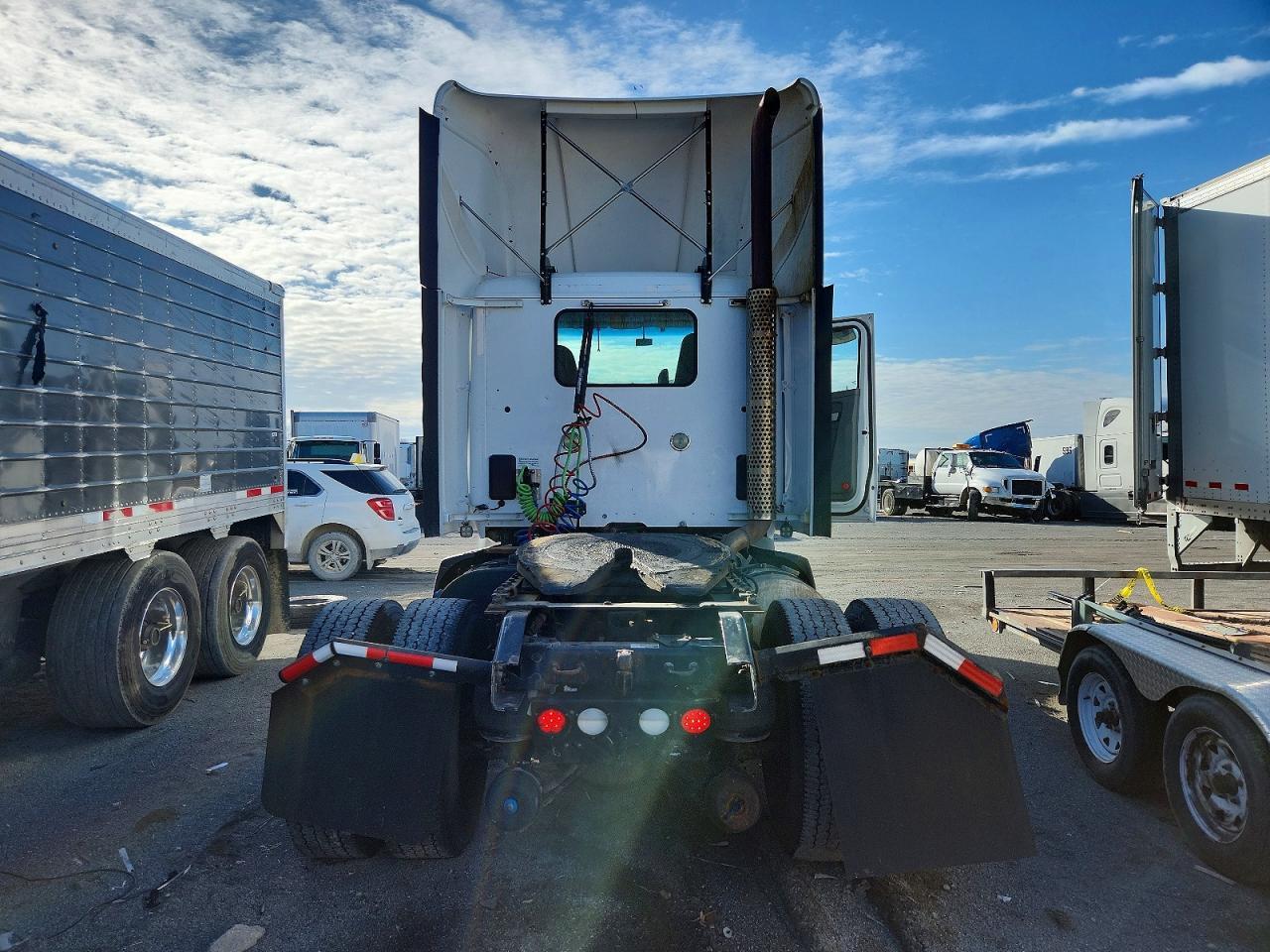 2016 Kenworth T680 Semi Truck