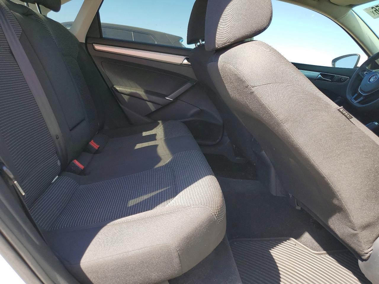 2017 Volkswagen Passat s