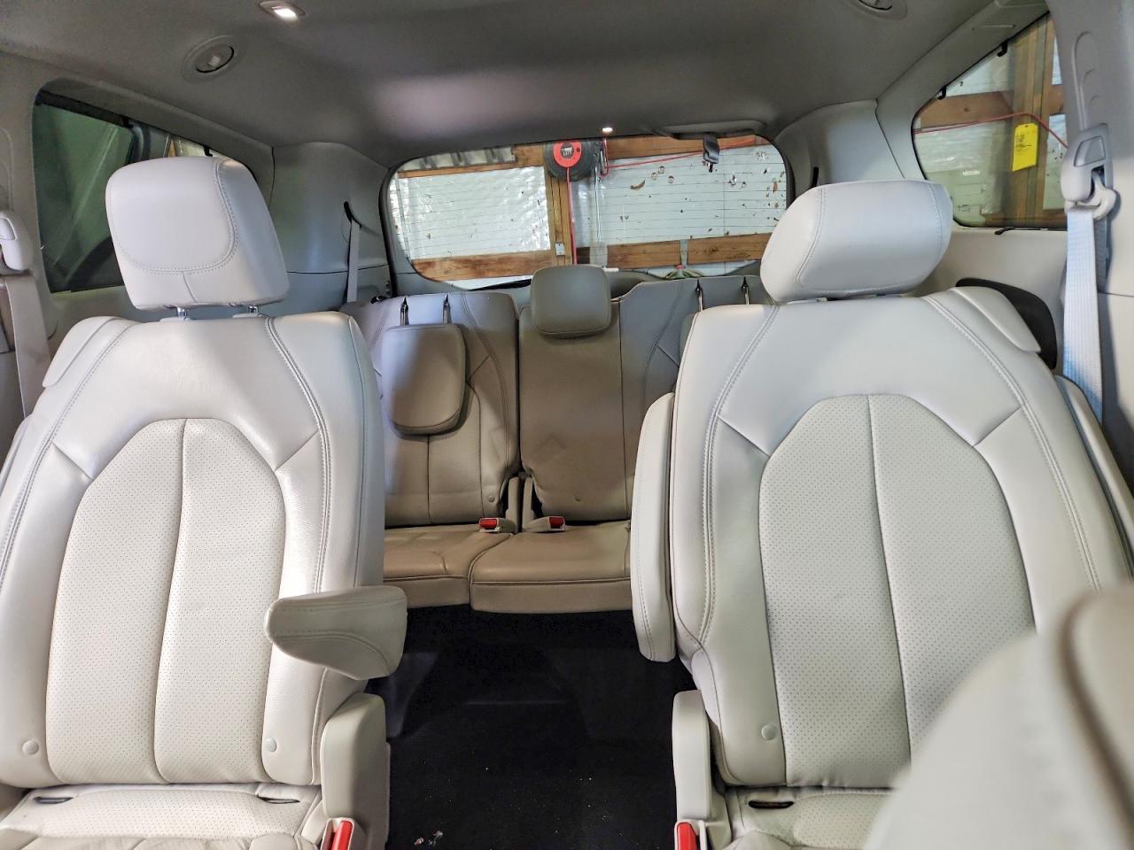 2018 Chrysler Pacifica Touring l