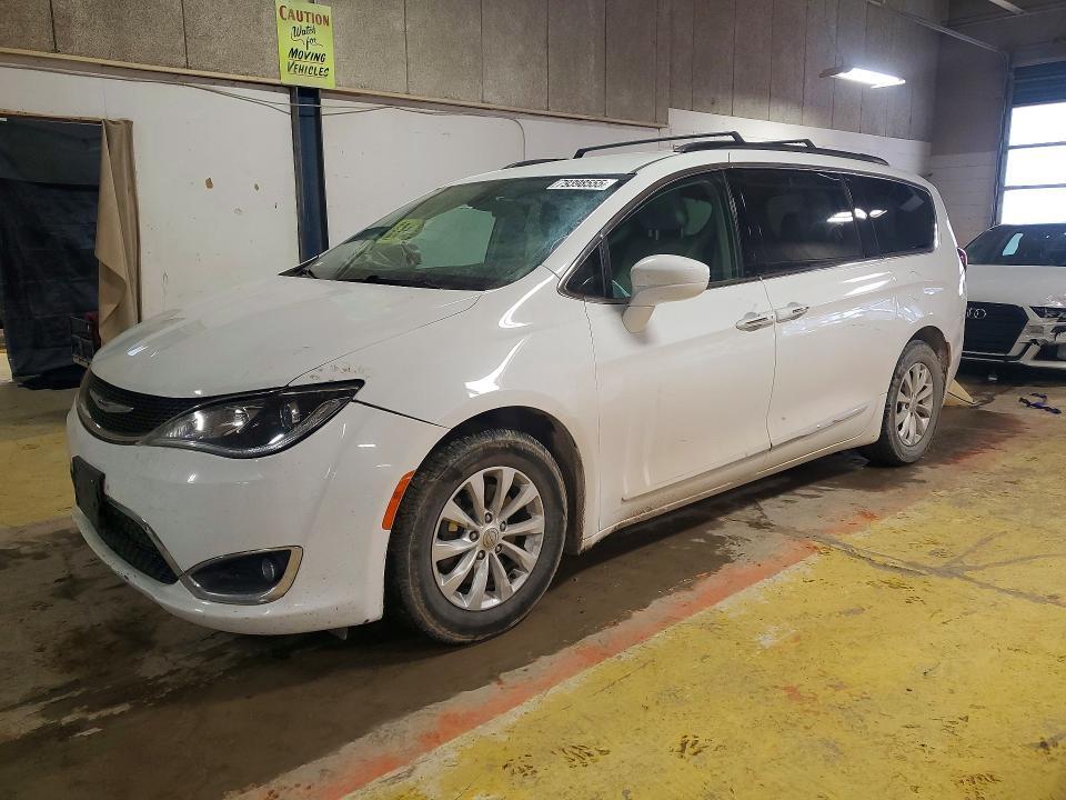 2017 Chrysler Pacifica Touring l