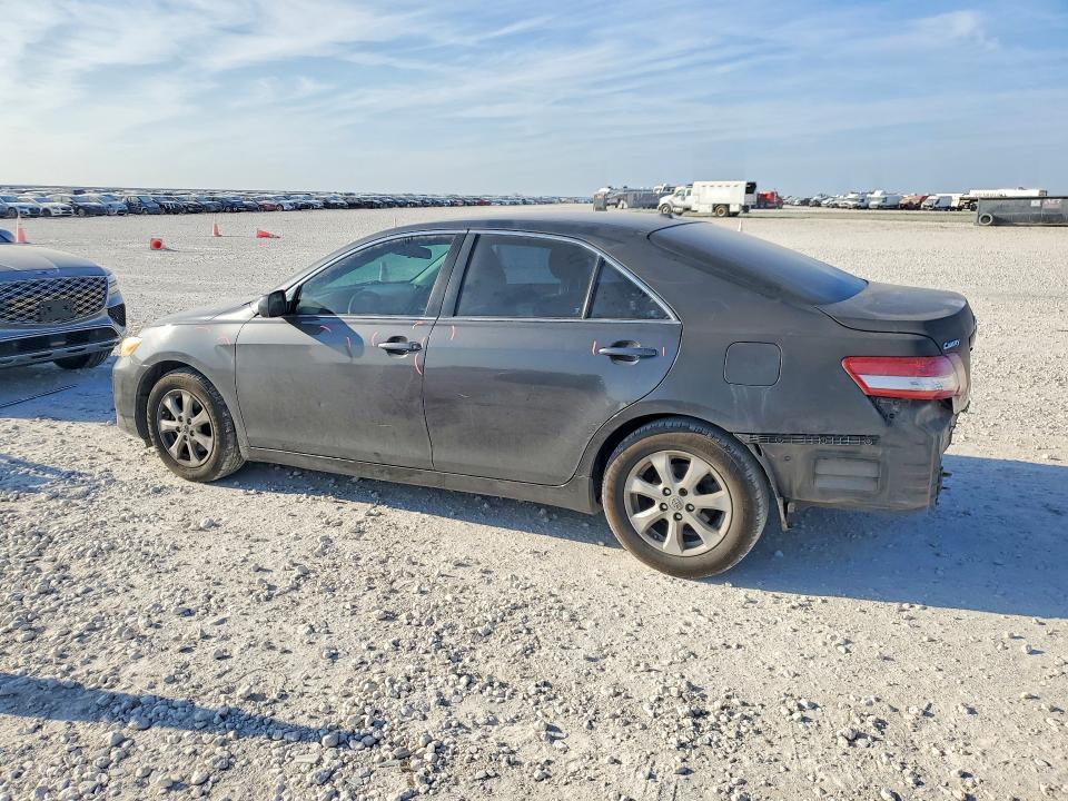 2010 Toyota Camry le