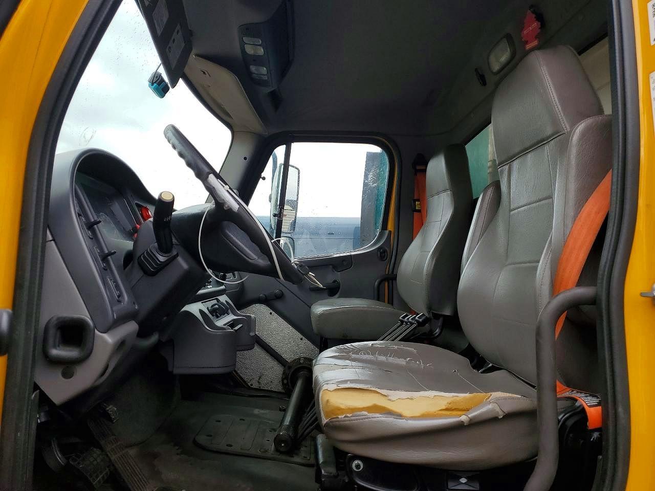 2017 Freigliner 108SD