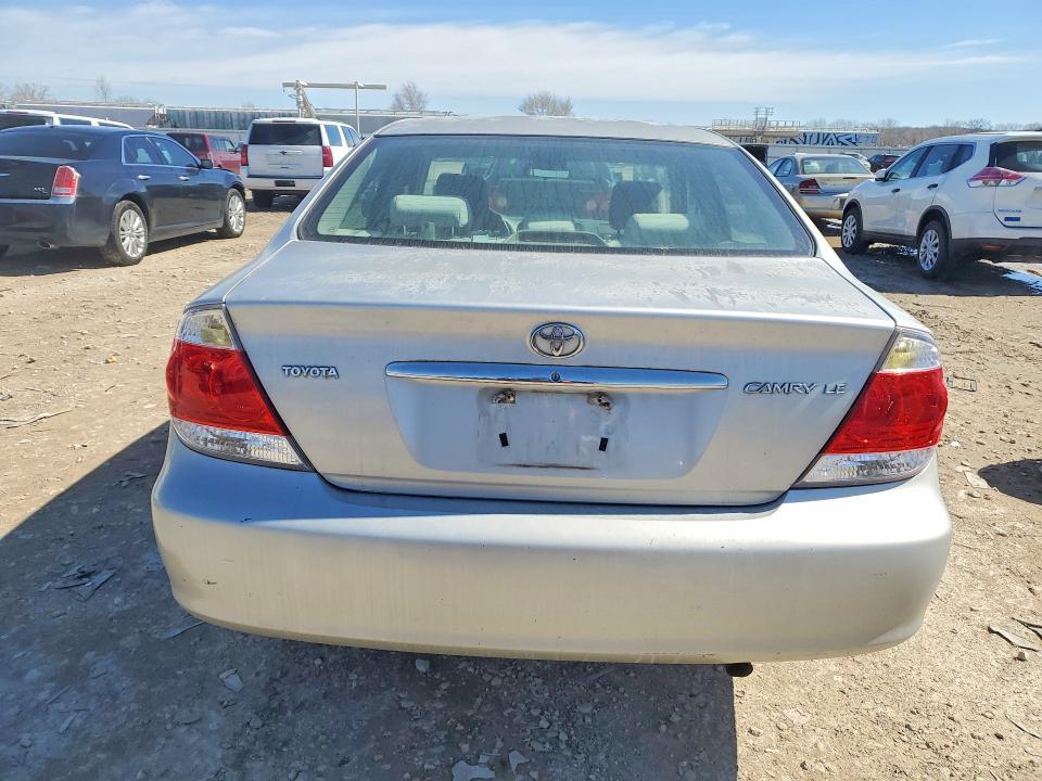 2005 Toyota Camry le