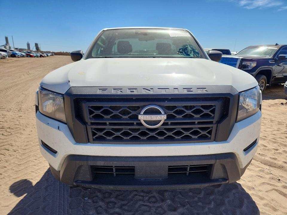 2022 Nissan Frontier s