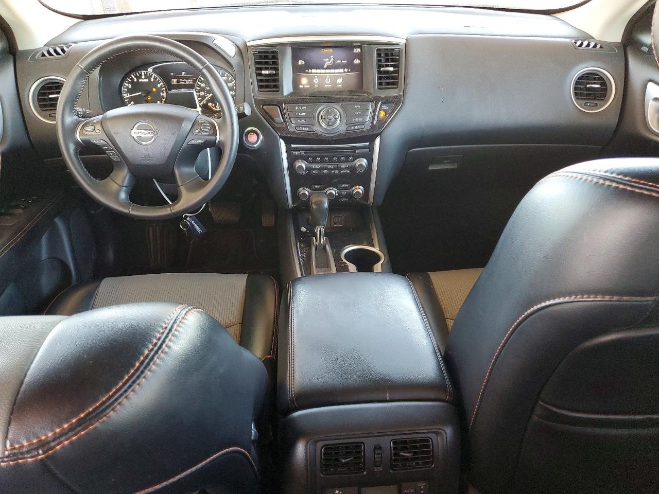 2020 Nissan Pathfinder sv