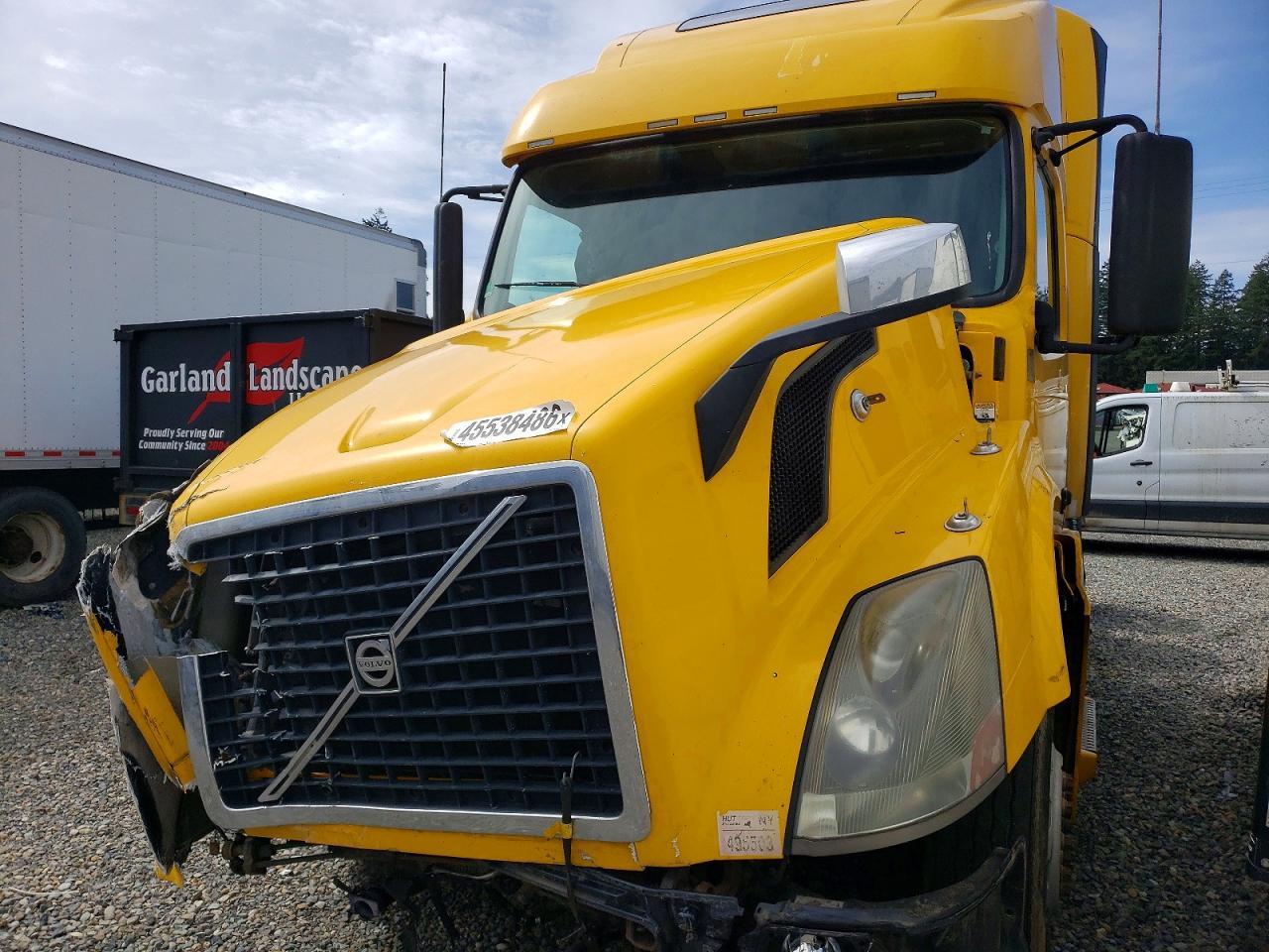 2011 Volvo VNL Semi Truck