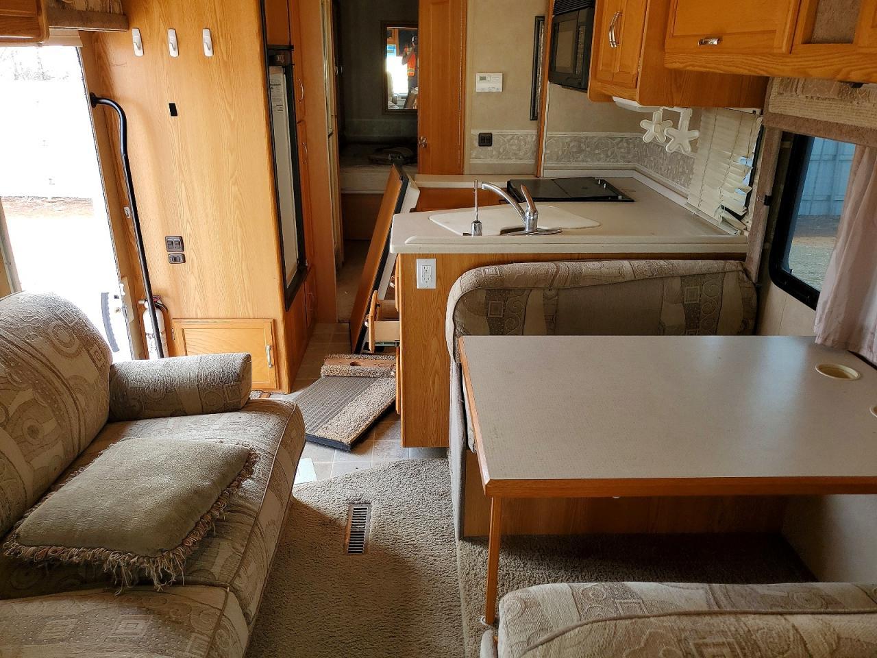 2006 Winnebago Voyage Camper