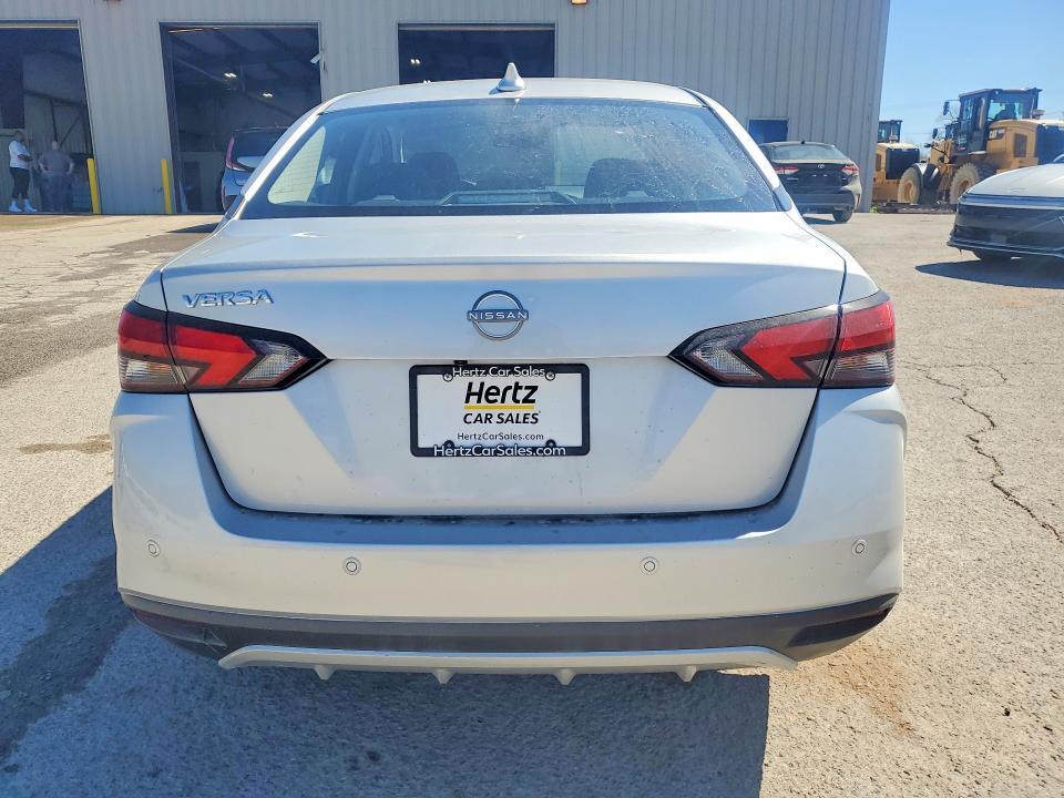 2025 Nissan Versa sv