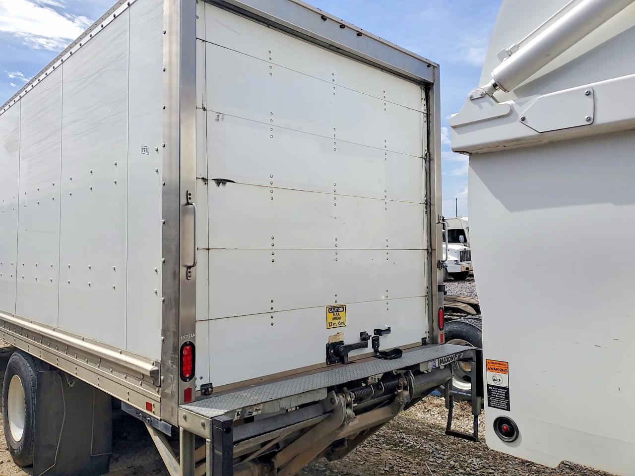 2020 Freigliner 2020 Freightliner Business Class M2 BOX Truck
