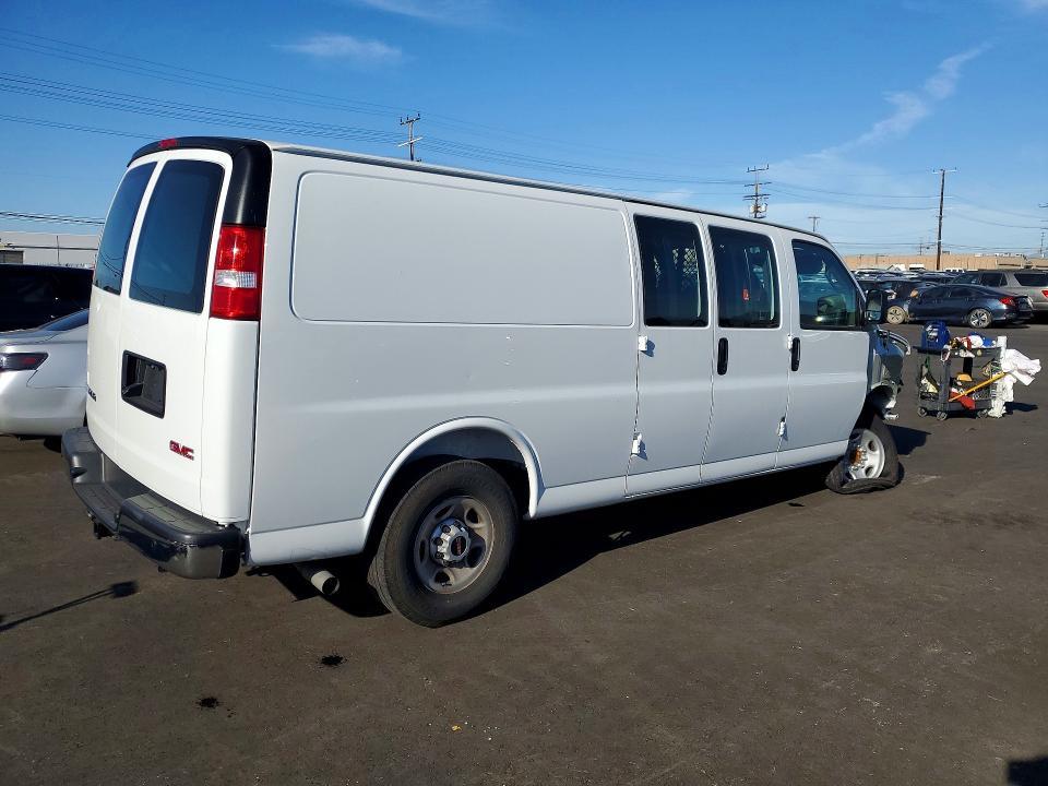2025 GMC Savana G3500 Delivery van