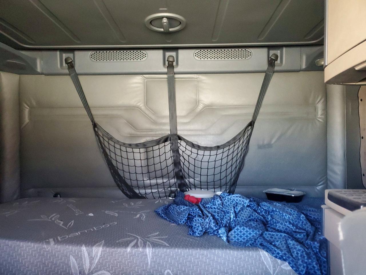 2017 Freigliner 2017 Freightliner Cascadia 125 Semi Truck