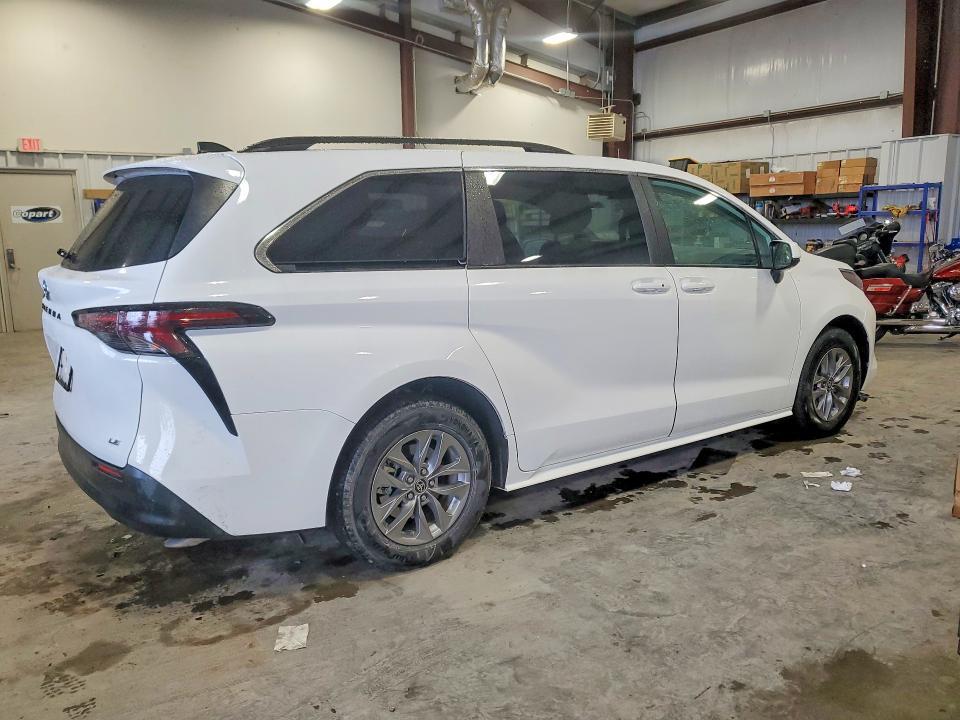 2025 Toyota Sienna le