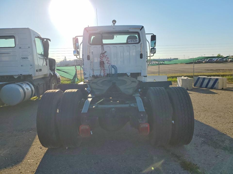 2019 Freightliner Business Class M2 Semi Truck