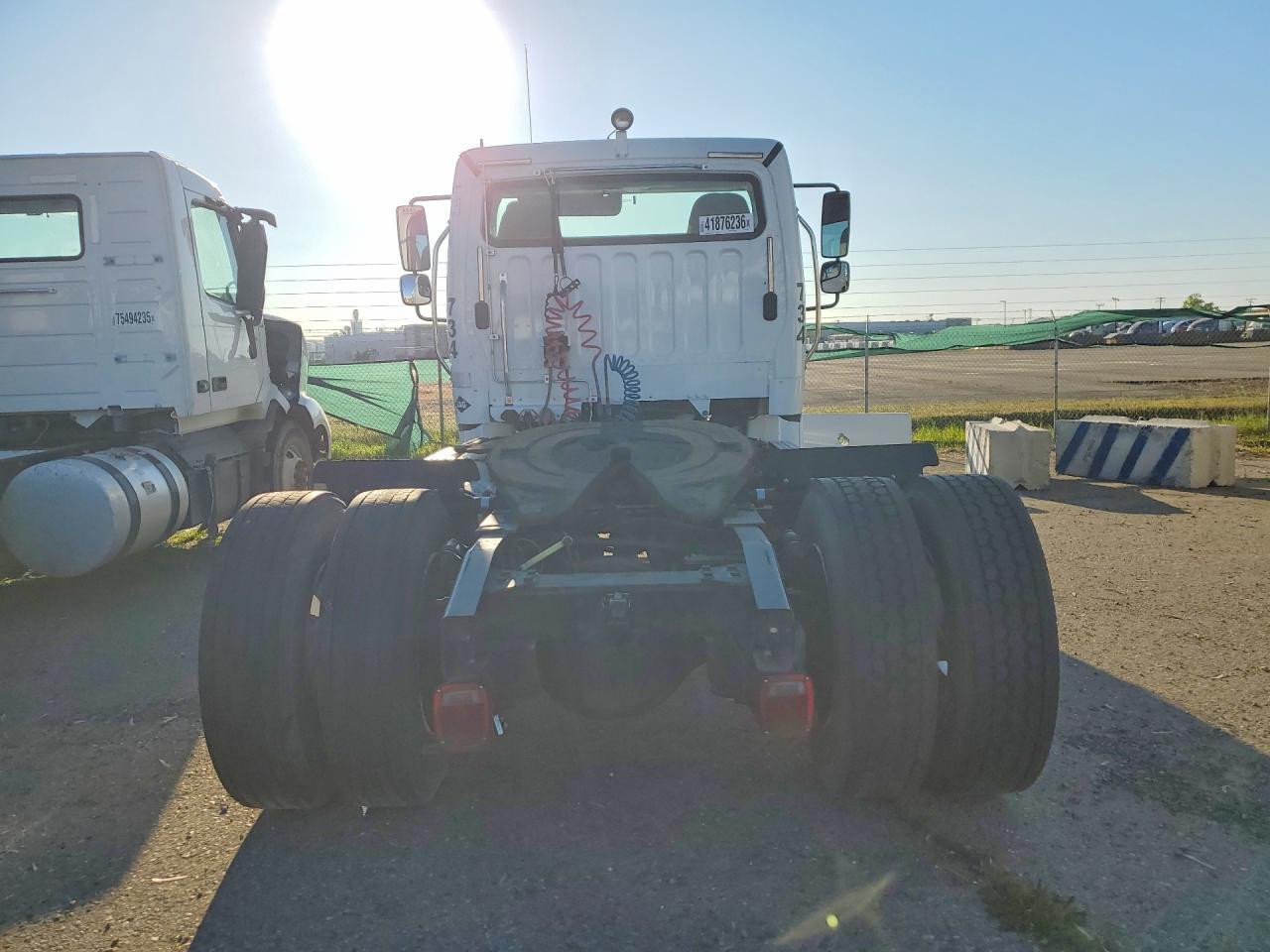 2019 Freightliner Business Class M2 Semi Truck