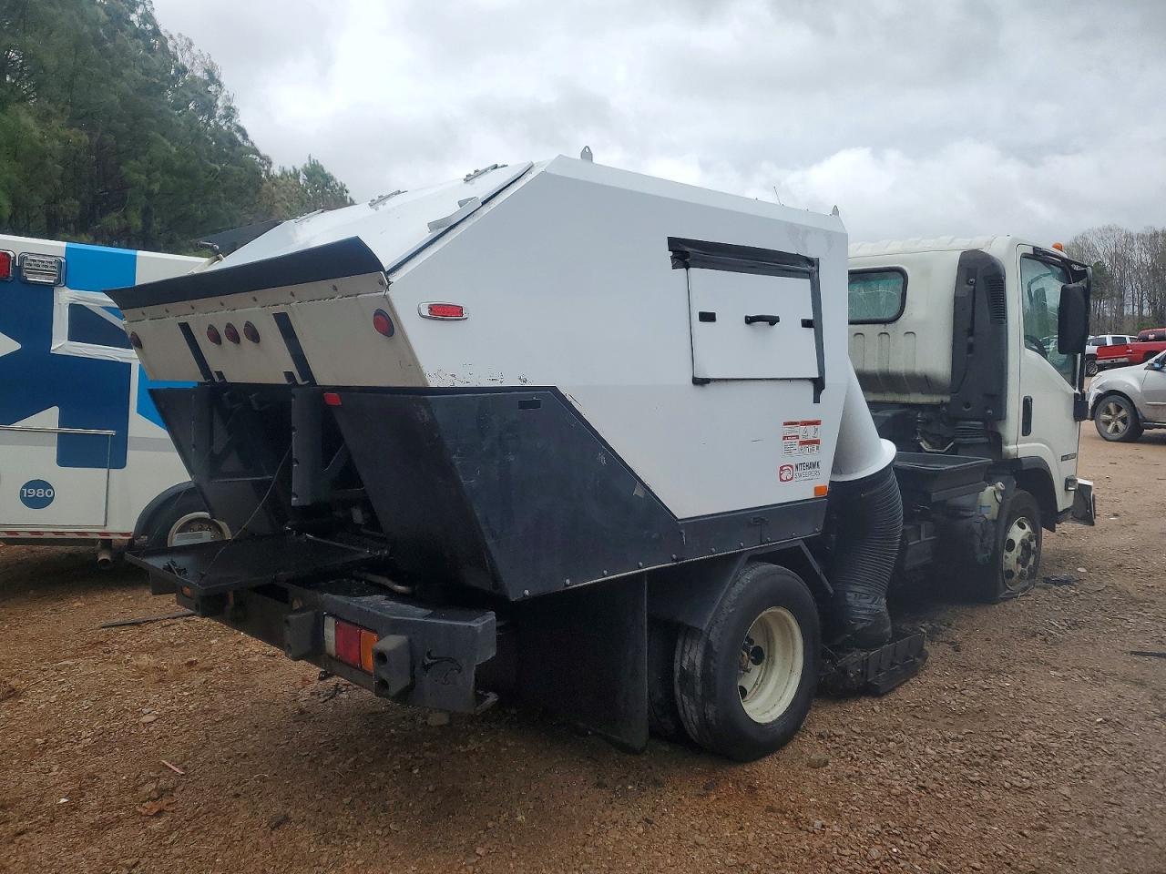 2022 Isuzu NPR Sweeper Truck
