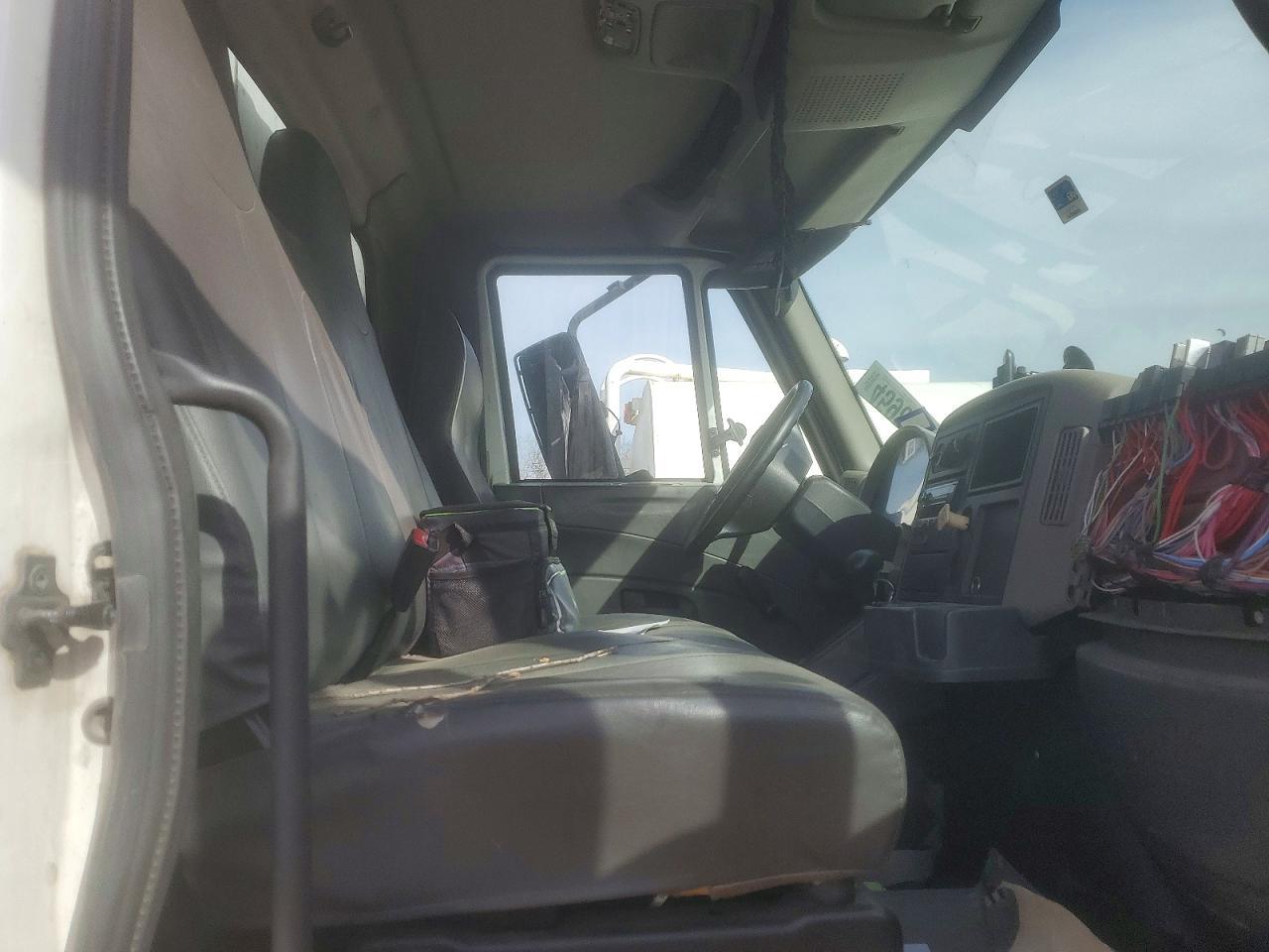 2010 International 4300 BOX Truck