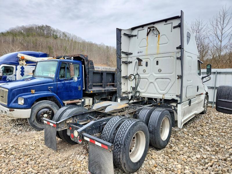 2018 Freigliner 2018 Freightliner Cascadia 126 Semi Truck