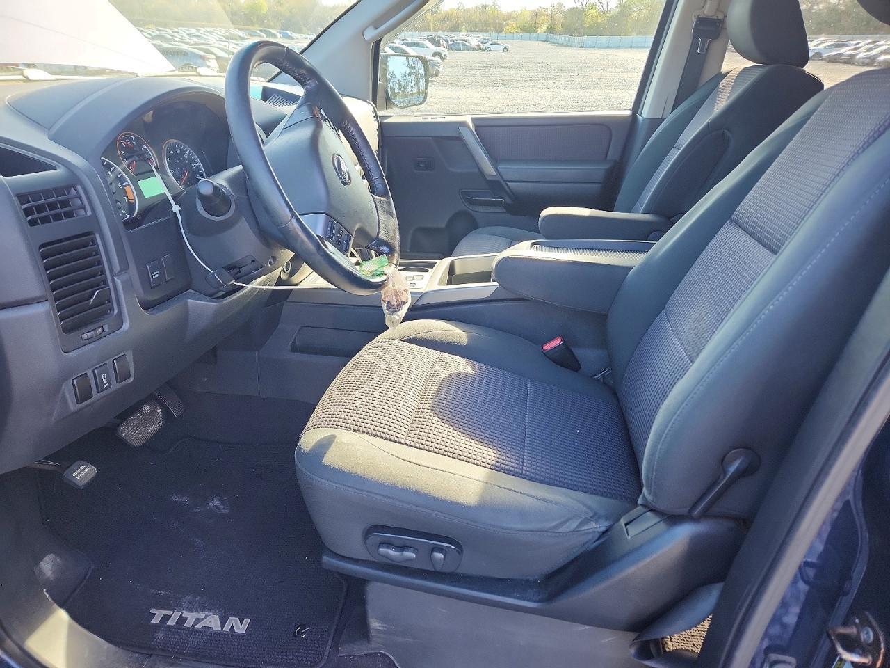2010 Nissan Titan SE