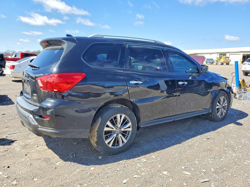 2019 Nissan Pathfinder sv