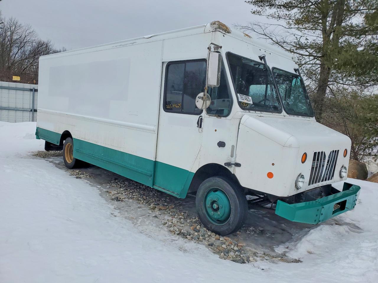 2015 Freightliner MT 45G Chassis Delivery Truck