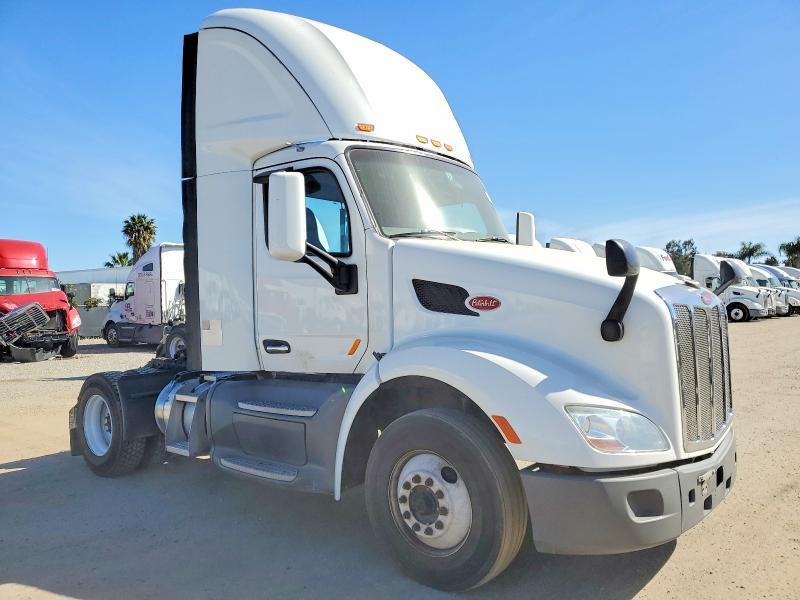 2018 Peterbilt 579 Semi Truck