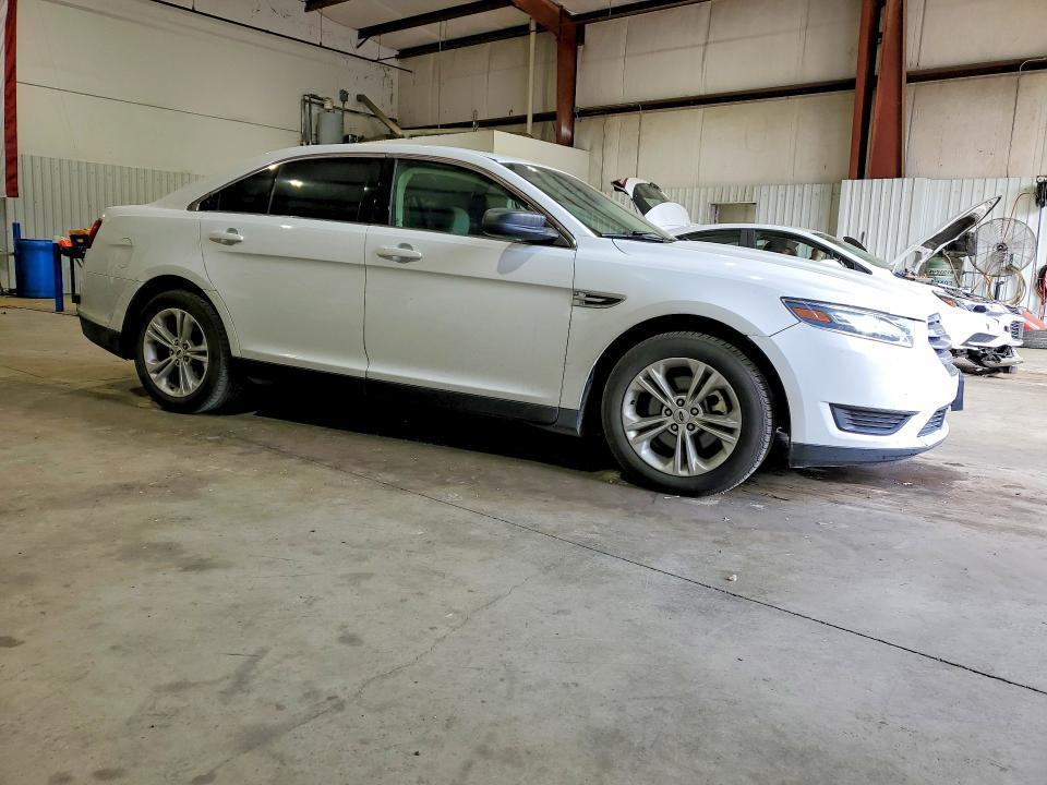 2018 Ford Taurus se