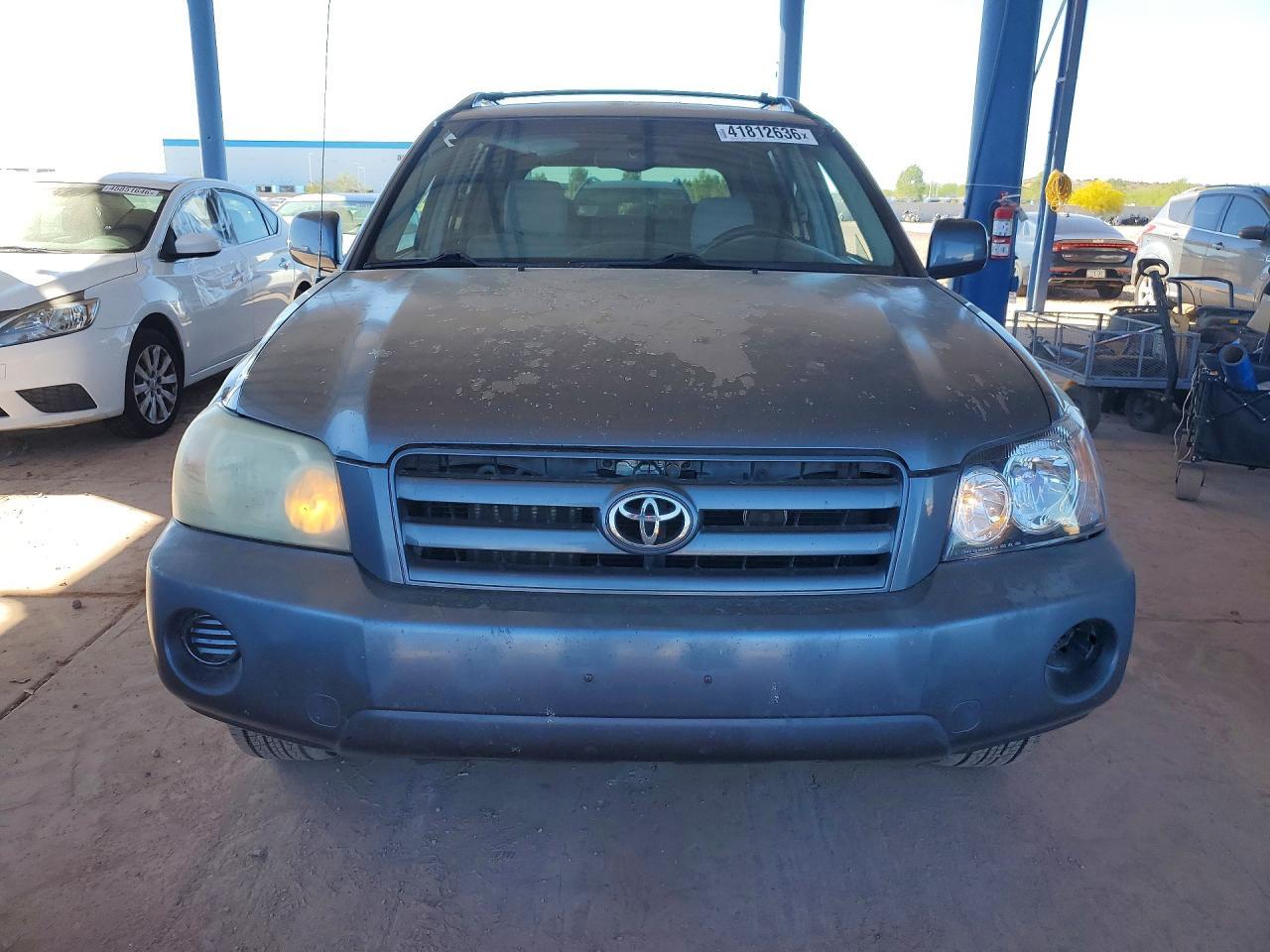 2004 Toyota Highlander Base