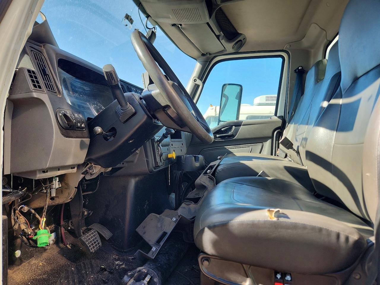 2023 International MV607 BOX Truck