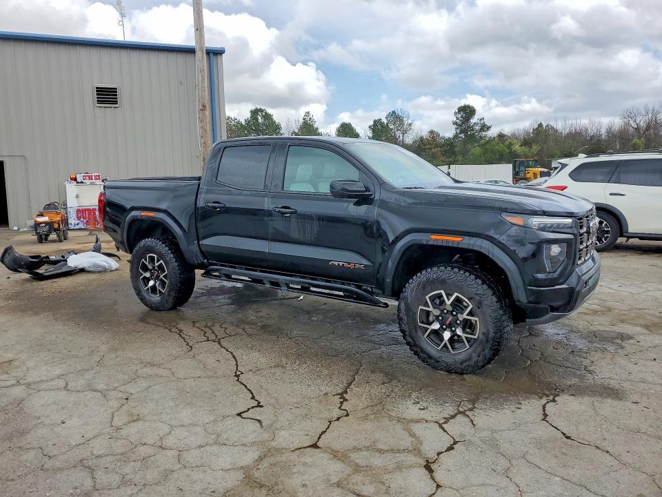 2025 GMC Canyon AT4