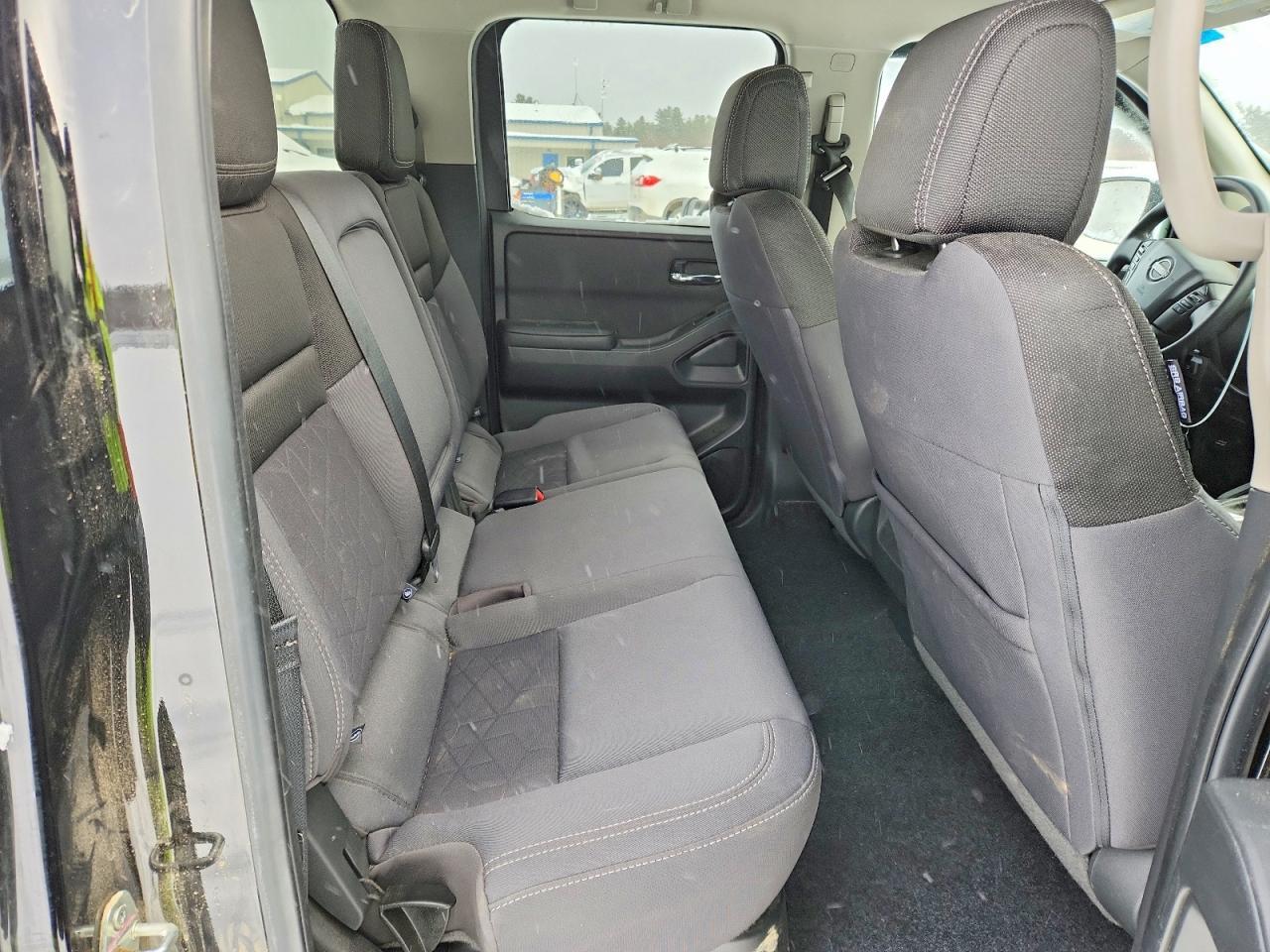 2025 Nissan Frontier sv