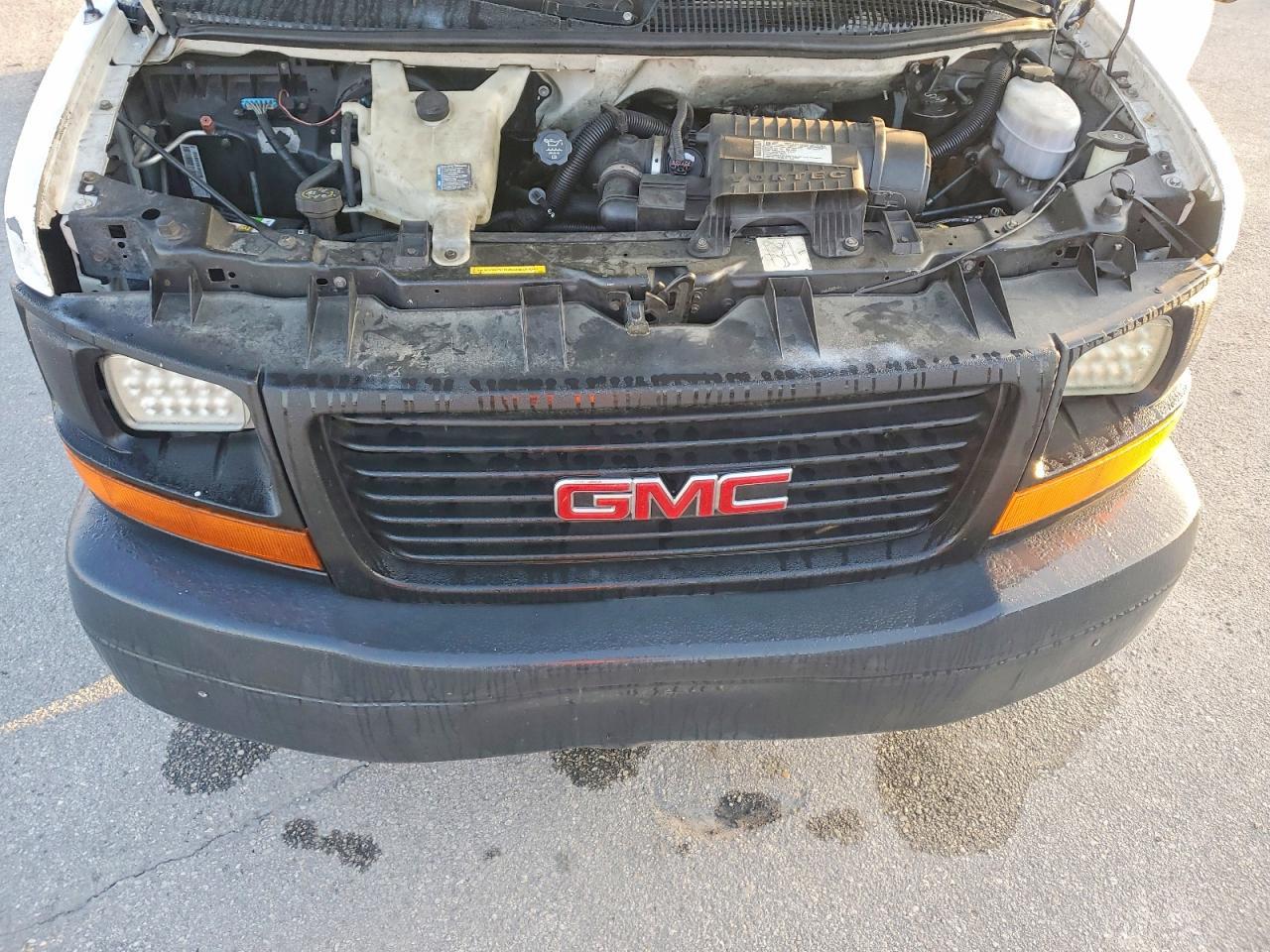 2009 GMC Savana BOX Truck
