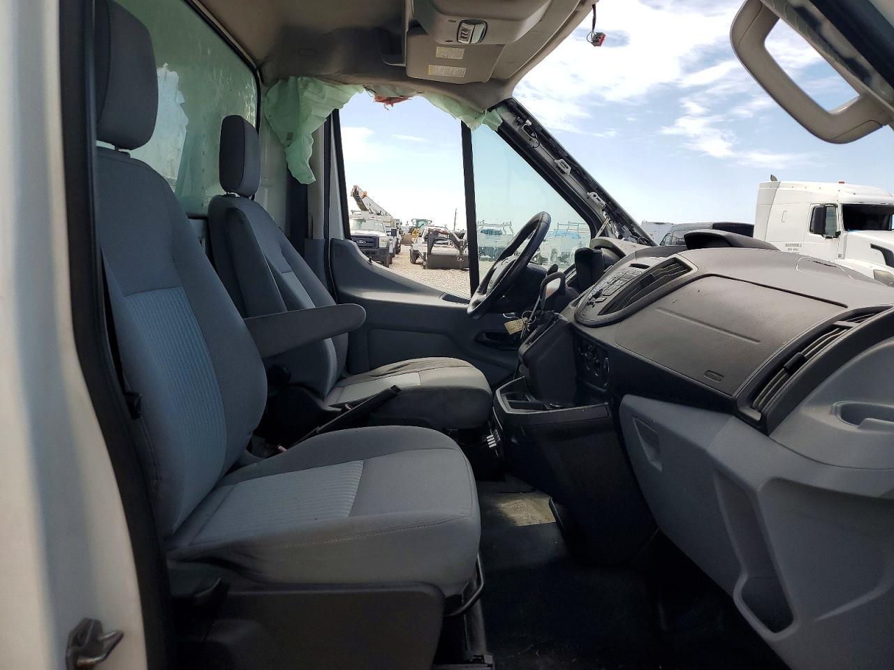 2017 Ford Transit BOX Truck