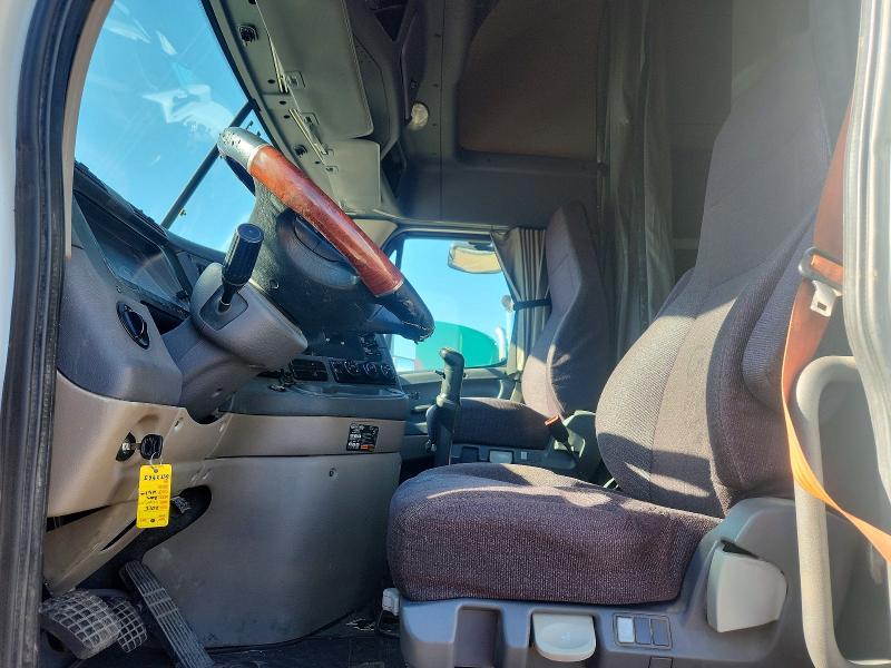 2015 Freightliner Cascadia Semi Truck