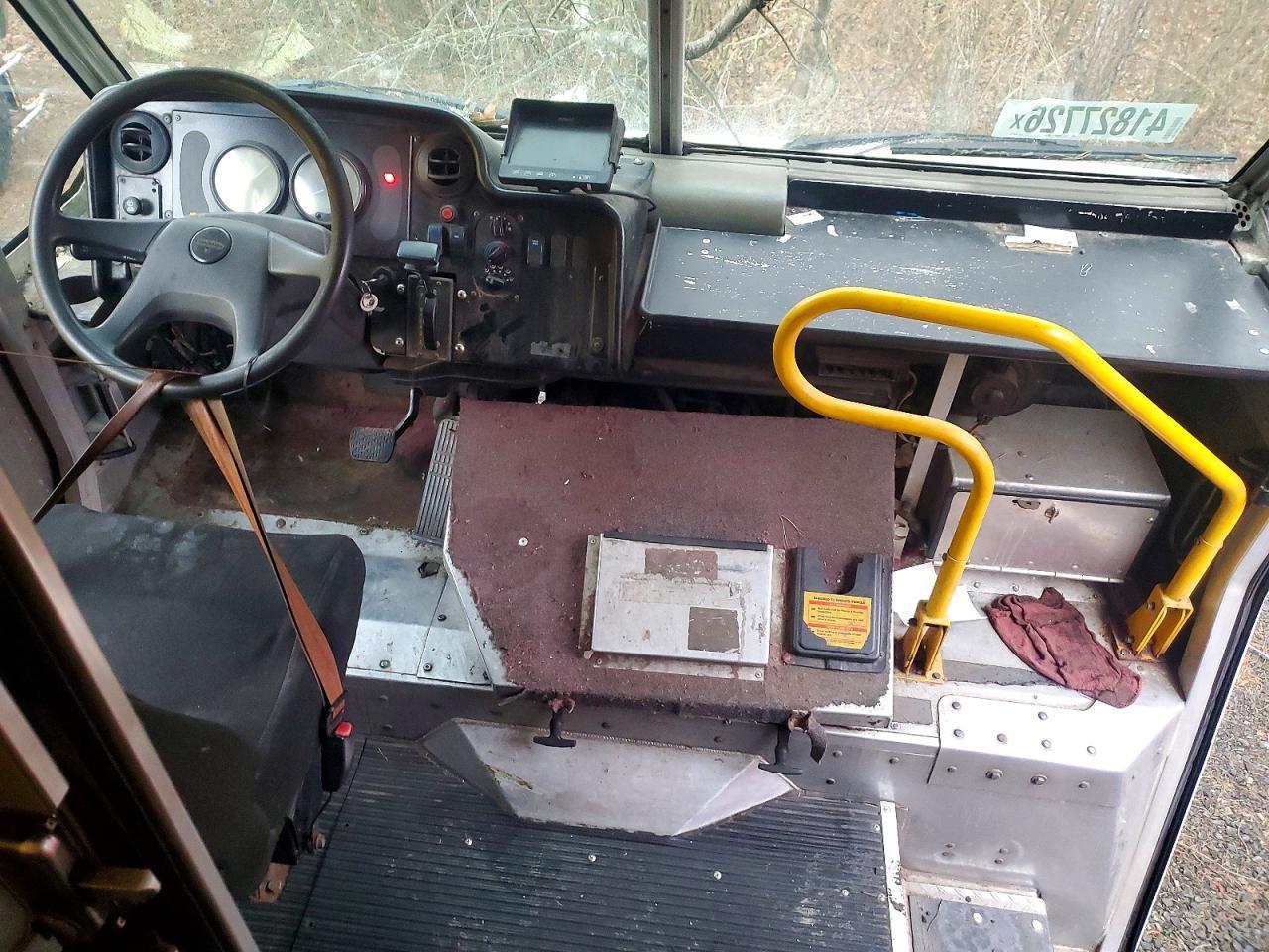2004 Freightliner MT45G Chassis Delivery Truck