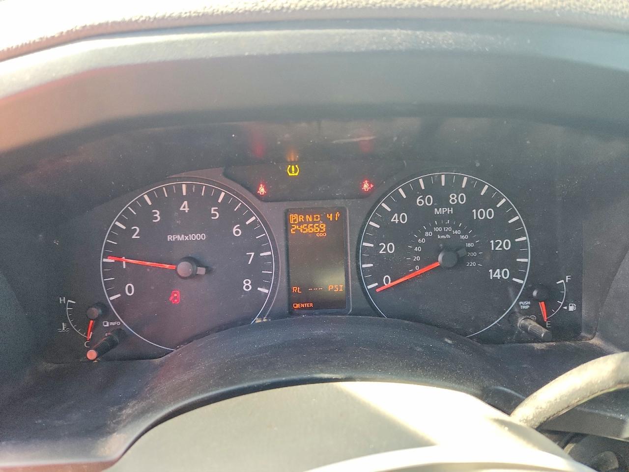 2012 Niss NV 2500 HD S