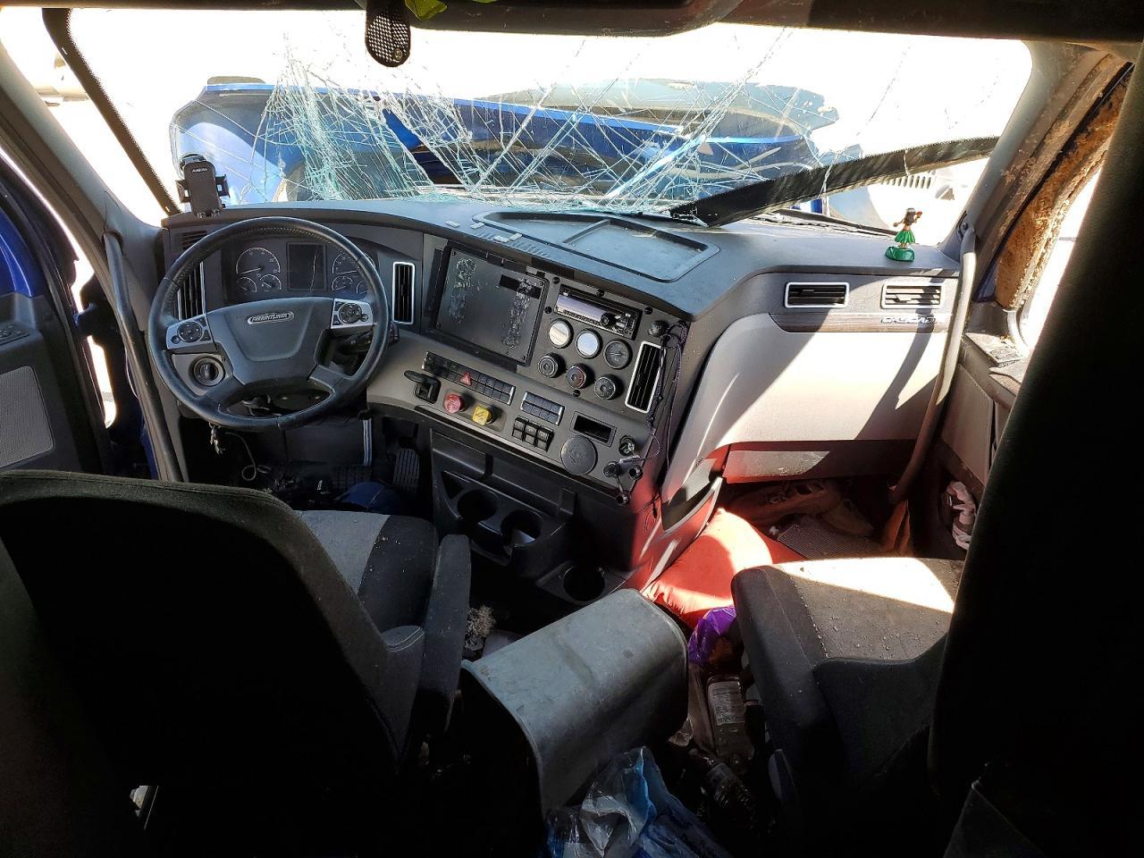 2020 Freightliner Cascadia 126 Semi Truck