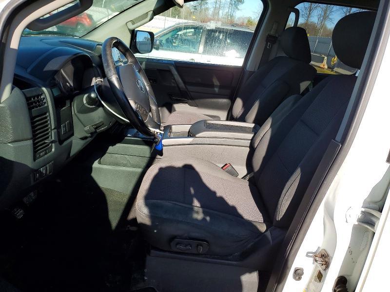 2013 Nissan Titan SV