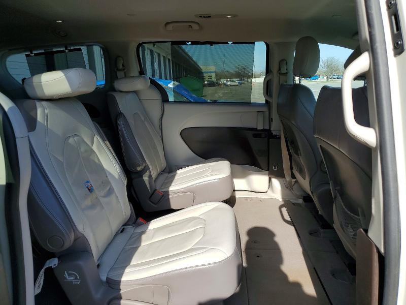 2017 Chrysler Pacifica Touring l